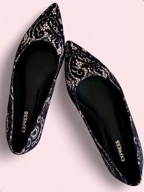 NWOT~Black & Cream Lace Ballet Flats